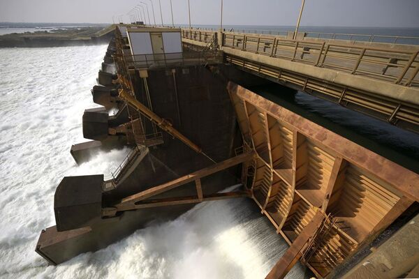 Paraguay retira el 100 % de su energía en Yacyretá
