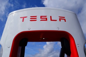 Elon Musk niega que Tesla est茅 negociando instalar una planta de montaje en Arabia Saud铆 - Revista PLUS