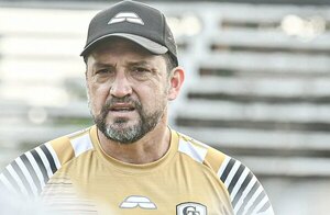 Versus / Aldo Bobadilla habla de "11 finales" con Tacuary y elogia el trabajo de Iván Almeida