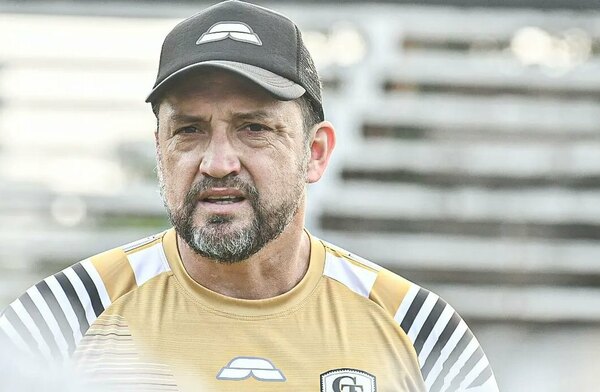 Versus / Aldo Bobadilla habla de "11 finales" con Tacuary y elogia el trabajo de Iván Almeida