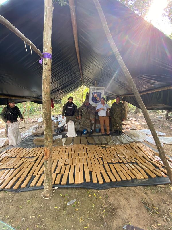 Hallan una gran cantidad de droga en Colonia de Yby Pyta | 1000 Noticias