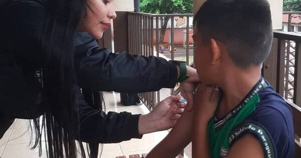 La Nación / Padres hicieron suspender vacunación en escuela y desde el PAI prometen insistir