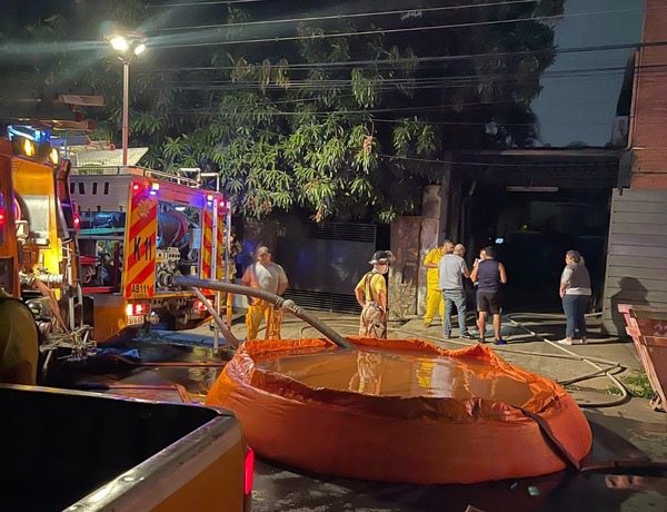 Diario HOY | Se incendió una fábrica de vaqueros en San Lorenzo