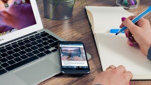 Teletrabajar puede reducir a la mitad la huella de carbono, según estudio