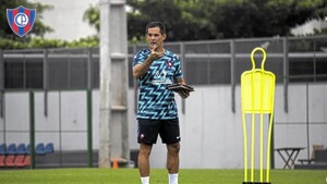 Cerro Porteño confirma a Víctor Bernay como DT interino del equipo - Unicanal