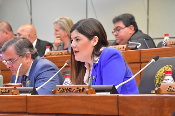 Diputada Aguilera deja Fuerza Republicana y pasa a integrar bloque independiente - La Clave