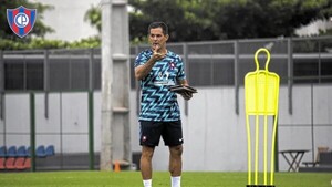 Cerro Porteño confirma a Víctor Bernay como DT interino del equipo - Radio Imperio 106.7 FM