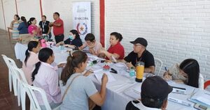 Beneficiarios de Tekoporã Mbarete reciben sus tarjetas