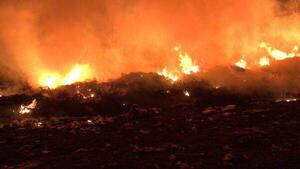 Bomberos controlan voraz incendio en vertedero de María Auxiliadora