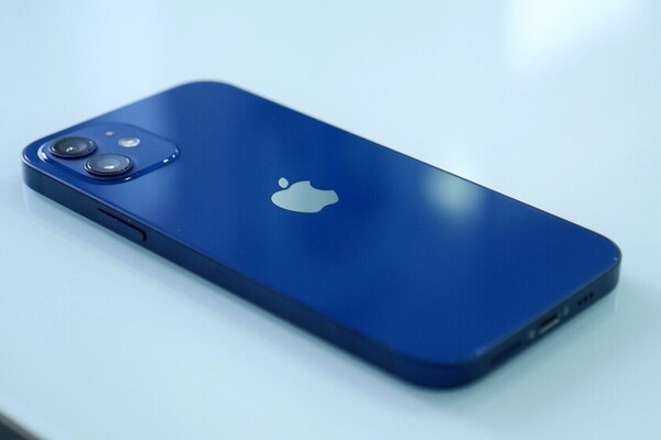 Preocupación en Europa por posibles emisiones radiactivas de los iPhone 12 | 1000 Noticias