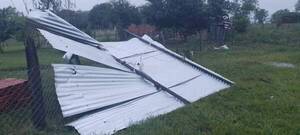 Viento tarova dejó varias casas destechadas en Santaní