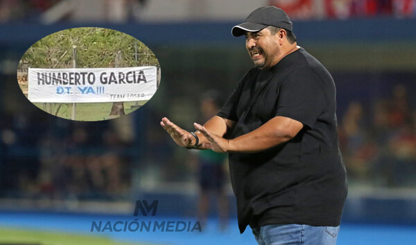 Versus / Con pasacalles piden que Humberto García sea el DT de la Albirroja