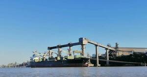 La Nación / Prohibición a remolcadores paraguayos empeoraría tensión entre Paraguay y Argentina, aseguran