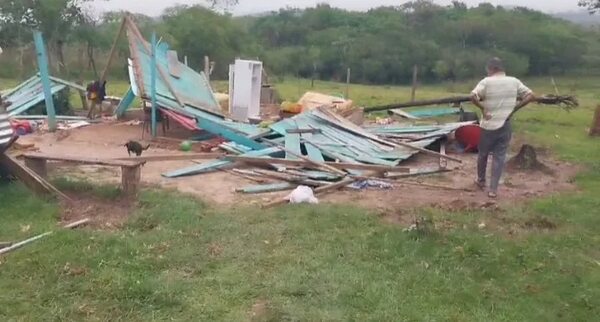 Temporal causó destrozos en Santaní y Unión - Nacionales - ABC Color