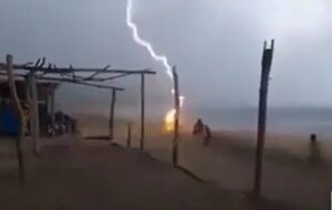 Video: Rayo mató a dos personas en playa de México - Mundo - ABC Color