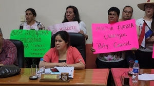 Mujeres defienden a su única representante en la Junta Municipal