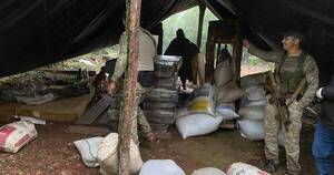 La Nación / Tras operativo antidrogas hallan dos toneladas de drogas en reserva natural