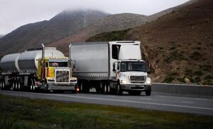 CAPAGAS denuncia que la Aduana argentina retiene camiones con gas para Paraguay - La Tribuna
