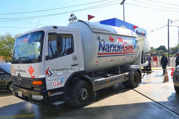 Diario HOY | Camiones retenidos en Argentina: Petropar garantiza provisión de gas