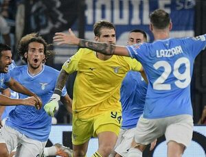 Versus / Gracias a un gol agónico de su arquero, Lazio empató con el Atlético de Madrid