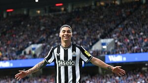 Con Miguel Almirón en cancha Newcastle rescató un punto ante el AC Milán