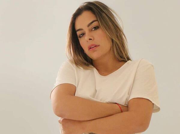 Larissa denunció que le persiguió una camioneta