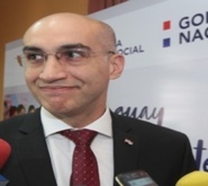 Mazzoleni habla sobre Covax y la fallida adquisición de vacunas  - Paraguay.com