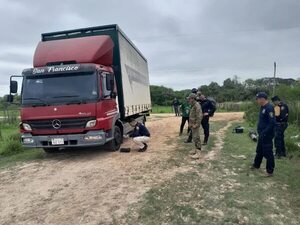 Encuentran un camión robado en un camino vecinal de Alberdi - Policiales - ABC Color