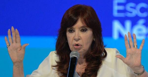 La Nación / Reabren causas contra Cristina Kirchner por lavado y obstrucción