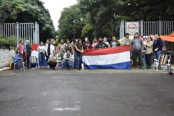Citan a declarar a dirigente de prestadores de servicios de Yacyretá en Ayolas - Nacionales - ABC Color