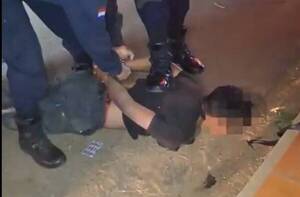 [VIDEO] Vecinos le dieron su "teté" a presunto motochorro