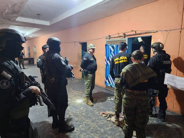 UNIDAD ESPECIALIZADA DE LA POLICÍA REALIZÓ UNA REQUISA EN ESTABLECIMIENTO PENITENCIARIO DE ITAPÚA