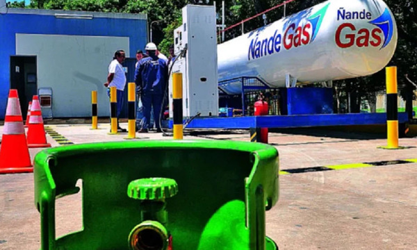 Retención de camiones con gas en Aduanas de Argentina: Conductores “están sufriendo” sin agua y baño
