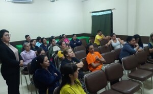 Médicos se reunieron con padres molestos por vacunación a sus hijas