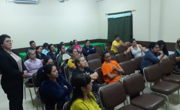 Médicos se reunieron con padres molestos por vacunación a sus hijas