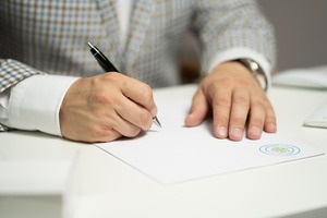 Diario HOY | Boom inmobiliario y letra chica: mujer de tercera edad denuncia engaño con contrato "leonino"