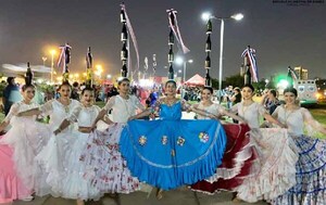 15 bailarinas ovetenses formaron parte del récord de la danza paraguaya con botellas más grande del mundo – Prensa 5