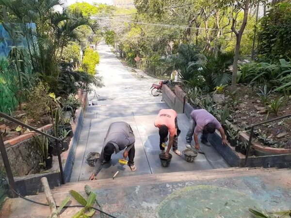 Con trabajos de pintura e iluminación avanza la restauración de la escalinata de San Bernardino - Nacionales - ABC Color