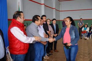 Pobladores vulnerables reciben tarjetas de débito y comedores comunitarios alimentos - Nacionales - ABC Color