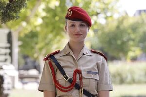 La princesa Leonor recibió su sable en la Academia Militar de Zaragoza - Gente - ABC Color