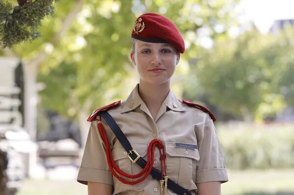 La princesa Leonor recibió su sable en la Academia Militar de Zaragoza - Gente - ABC Color