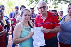 Familias de Hernandarias reciben certificado de arrendamiento | DIARIO PRIMERA PLANA