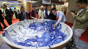 Hartos del estrés laboral, jóvenes chinos buscan nuevos modos de vida