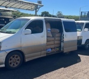 Federales incautan mercaderías y vehículos con placa paraguaya - Paraguay.com