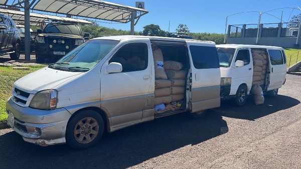 Federales incautan mercaderías y vehículos con placa paraguaya - Noticias Paraguay