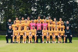 Versus / Enso González, en la foto oficial y con indicios de un inminente debut
