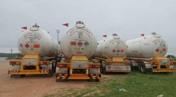 Otra de los curepas: retuvieron 25 camiones con gas y cocineras "desempolvan" los braseros