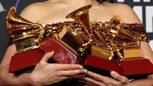 Shakira, Karol G y Camilo lideran los Latin Grammy | OnLivePy