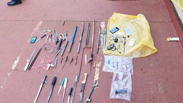 Hallan armas y celulares en pabellón del PCC en el Cereso