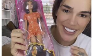 (VIDEO)”La Comadre” quiso mostrar asunto de su muñeca trans a los curiosos